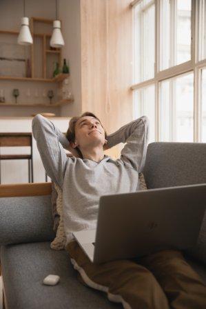 Canadian completing affordable online will kit at home on laptop