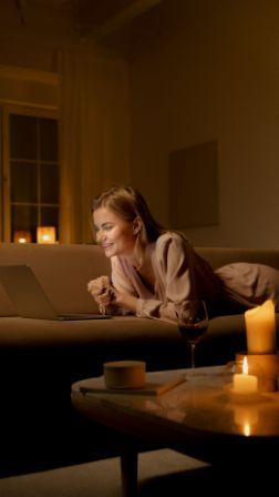 Canadian completing their will online after deciding on executor and beneficiary roles